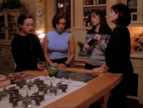 Charmed Season 1 - Prue, Piper and Phoebe with a friend
